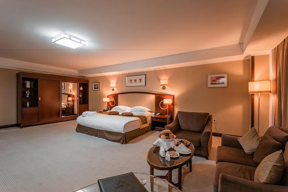 Swissotel Ташкент Екстериор снимка
