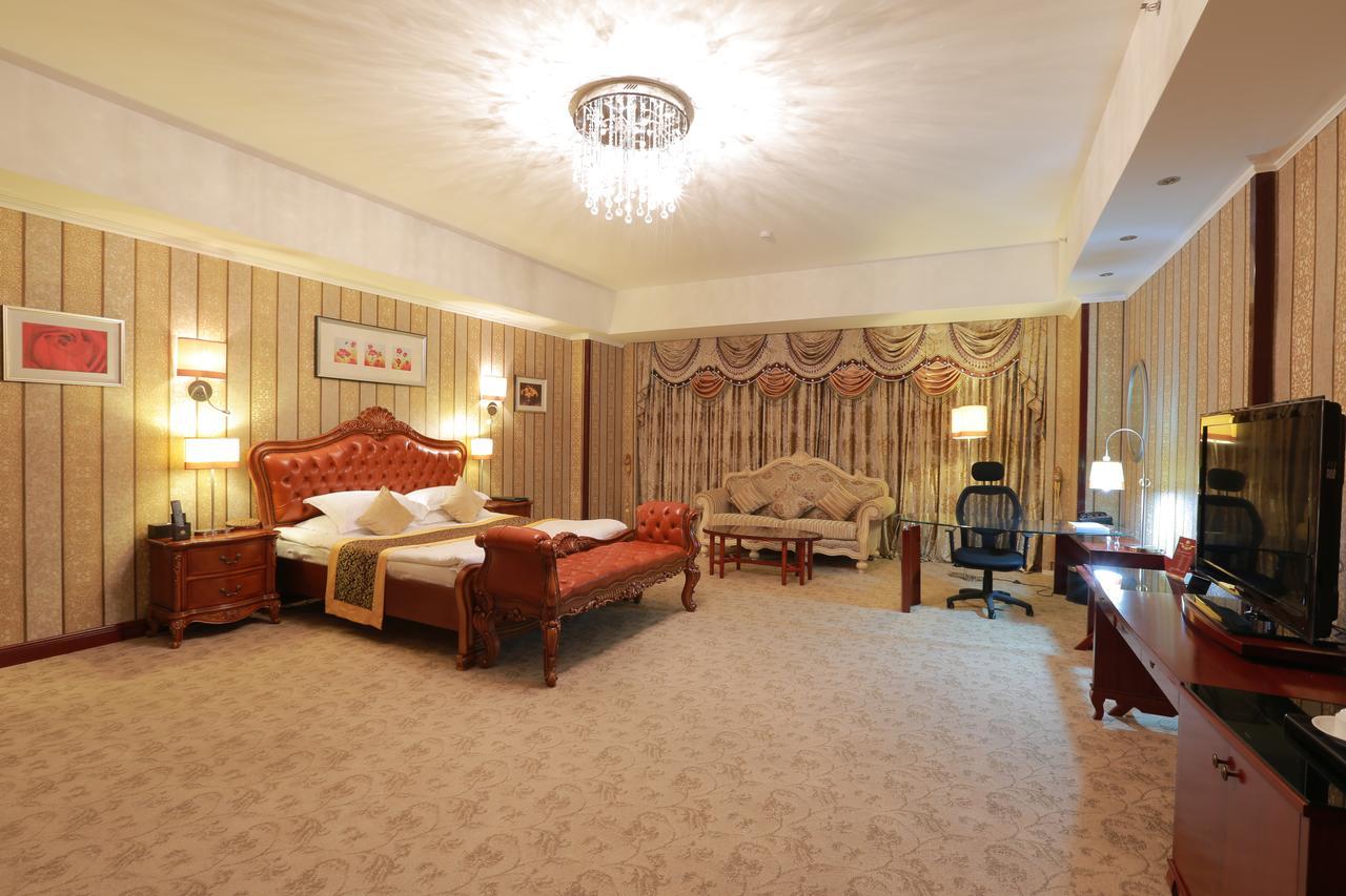 Swissotel Ташкент Екстериор снимка